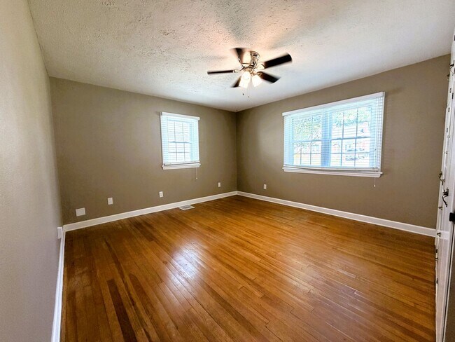 Building Photo - 217 Kewanna Dr