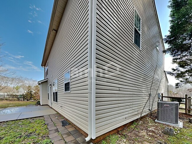 Building Photo - 2112 Coral Berry Ln