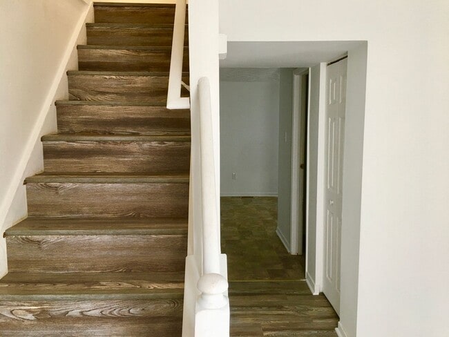 Building Photo - King George Spacious 2 Bedroom End Unit Townhouse