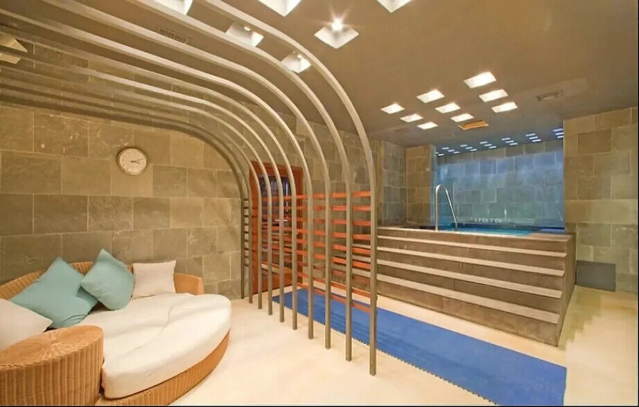 Hot Tub - 100 Maspeth Ave