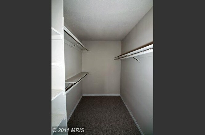Building Photo - 4500 S Four Mile Run Dr