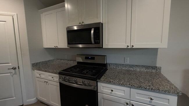 Building Photo - 4/2/2 NEWER CONSTRUCTION!