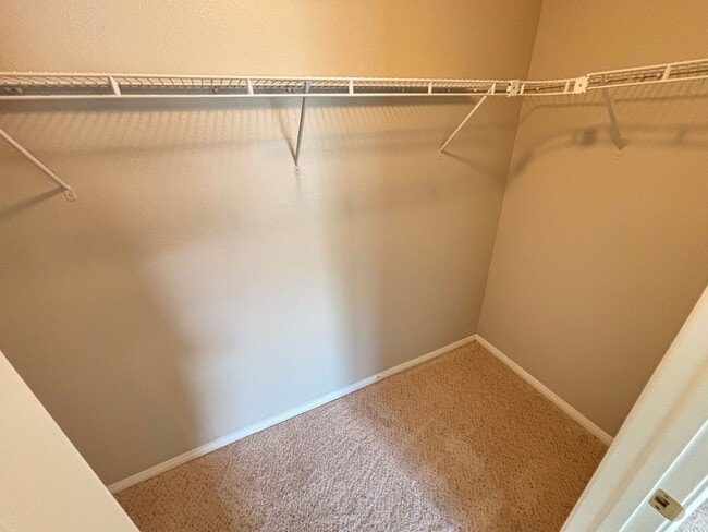 Building Photo - Beautiful two-story home with 4 BED / 2.5 BATH w Loft located in Henderson Nevada!