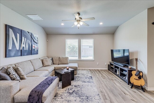 Building Photo - 7213 Adler Dr