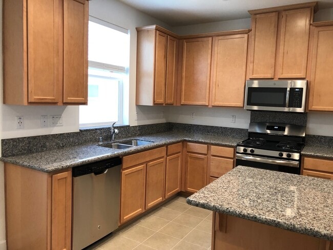 Building Photo - Tri-level Townhome with 2 Car Attached Gar...