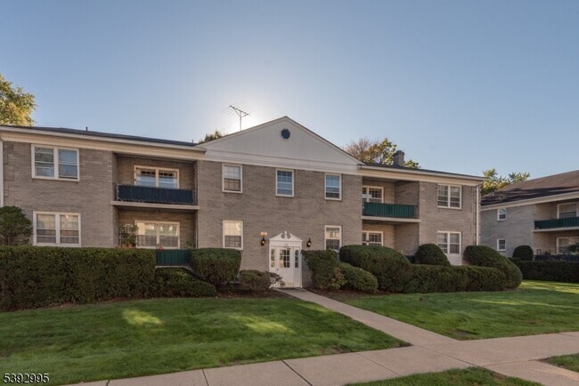Primary Photo - 135 S Maple Ave