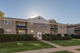Building Photo - 135 S Maple Ave