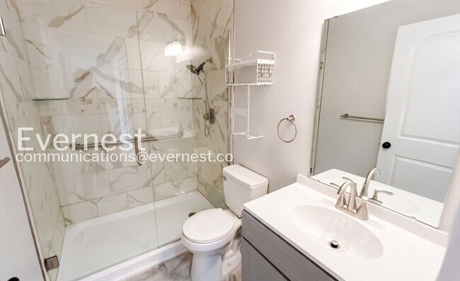 Building Photo - 3-Bedroom Home with Fenced Yard / Available Now!