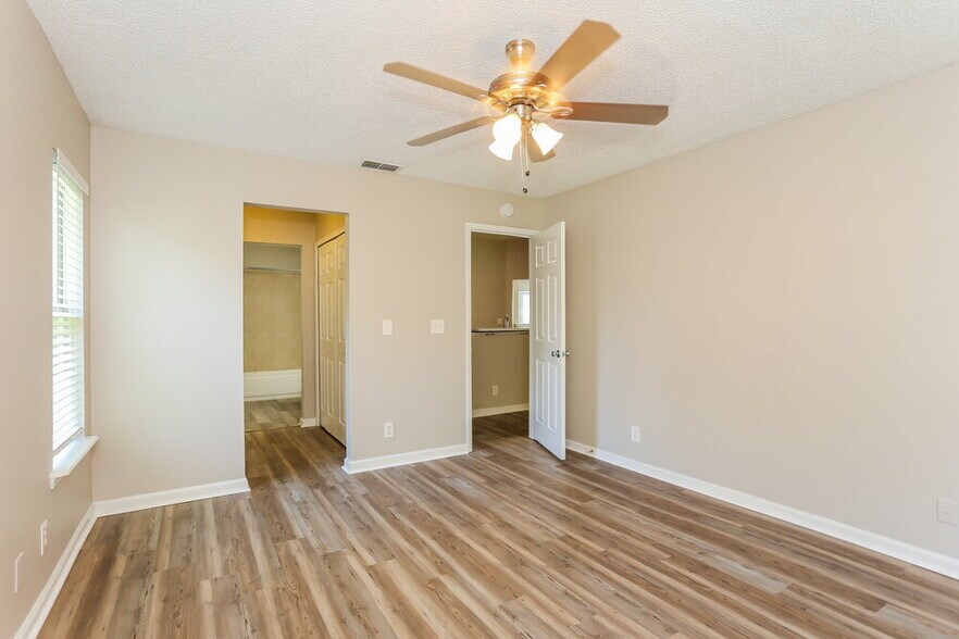 Building Photo - 2231 Luana Dr E