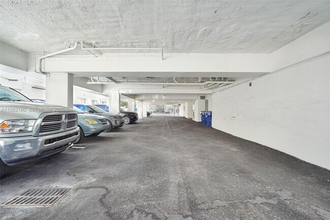 Building Photo - 1605 Bay Rd