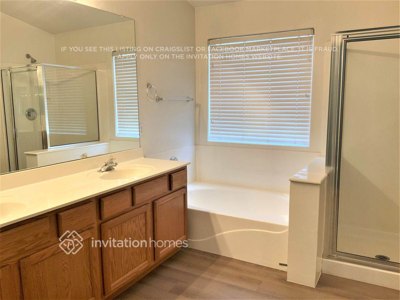 Building Photo - 2724 E Concho Ave