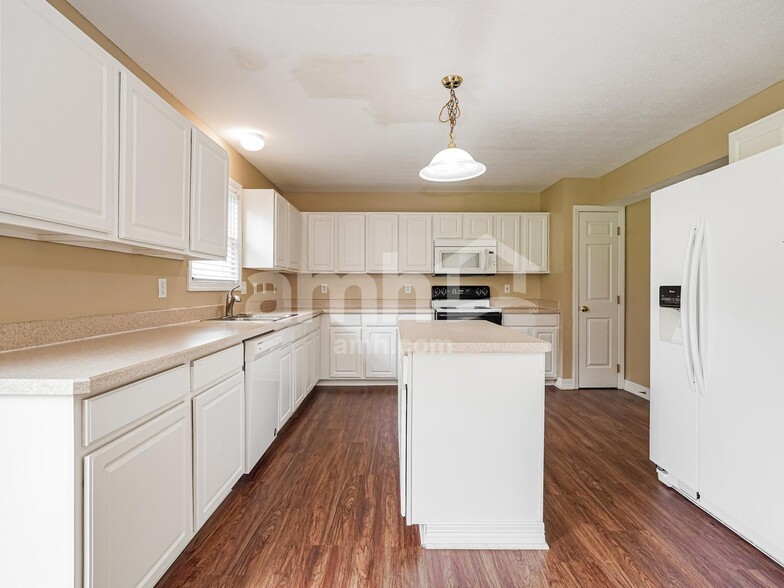 Building Photo - 1739 Autumn Dr