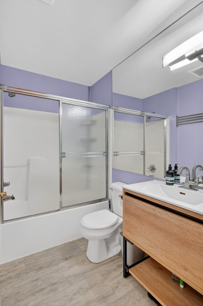 Building Photo - 1930 Lindsay Ln