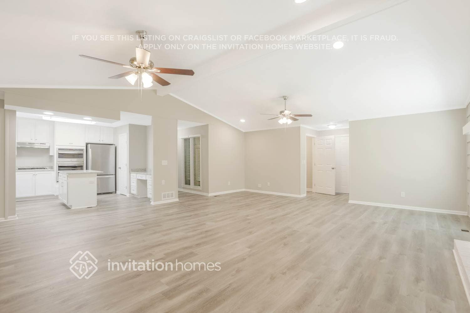 Building Photo - 5421 S Lake Dr