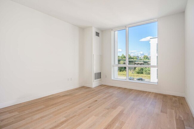 Building Photo - 255 BRUNSWICK Ave