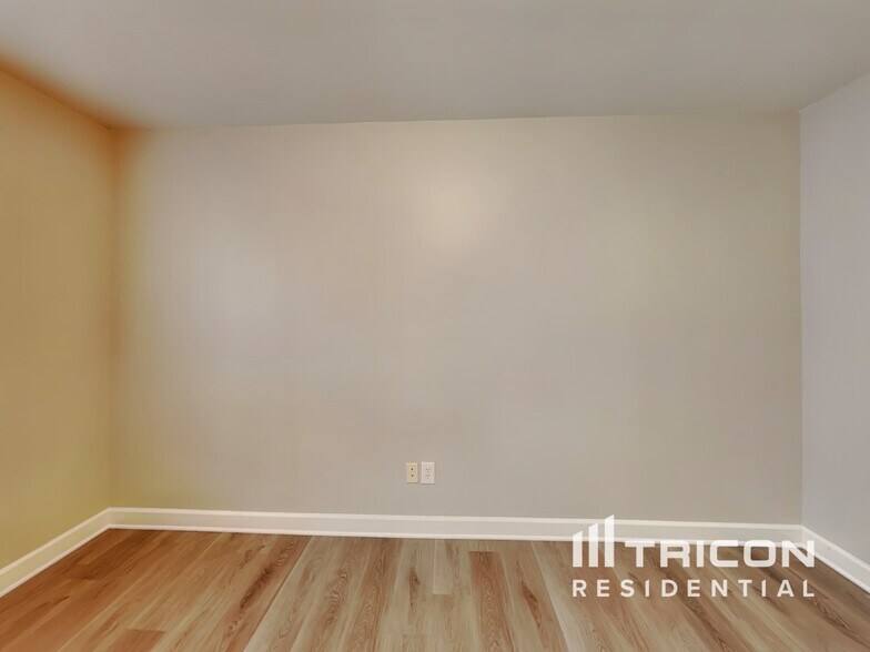 Building Photo - 639 Loch Lomond Cir