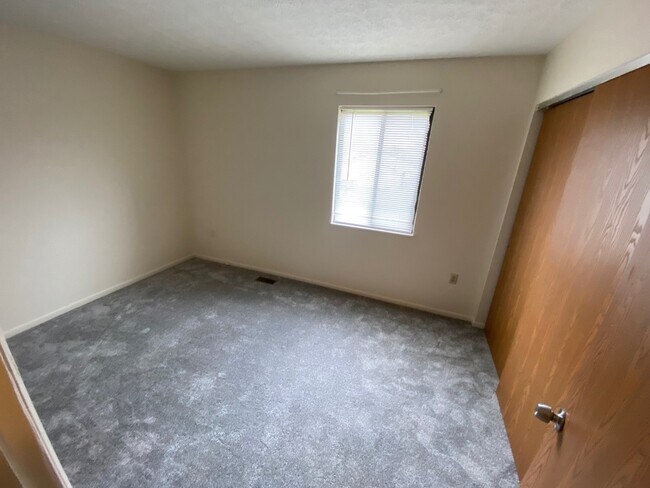 Building Photo - 813 Trustway Ct