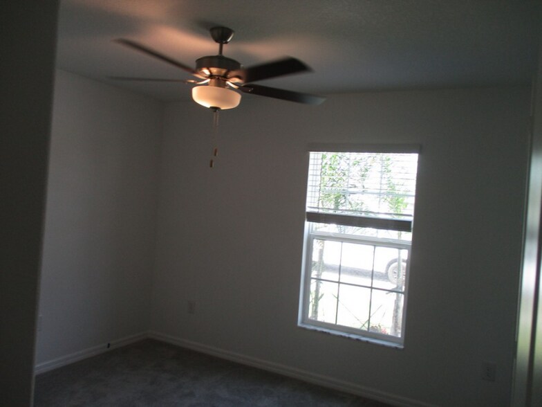 Building Photo - 5524 Blue Azure Dr