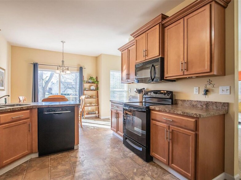 Building Photo - 320 Willott Square Dr