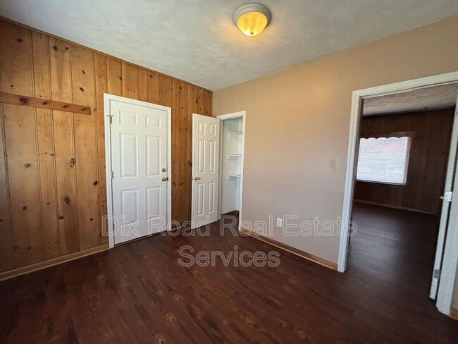 Building Photo - 110 N Heinkel Rd