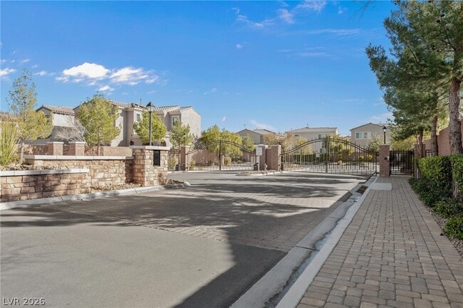 Building Photo - 8924 Willow Break Ave