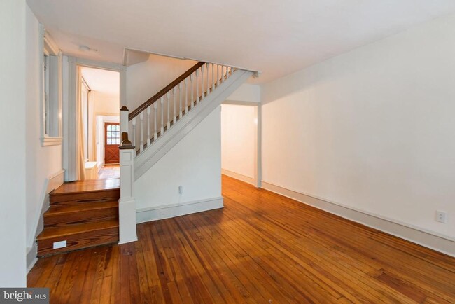 Building Photo - 503 Seville St