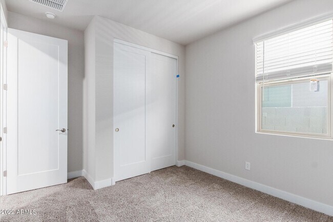 Building Photo - 8526 S 69th Ln
