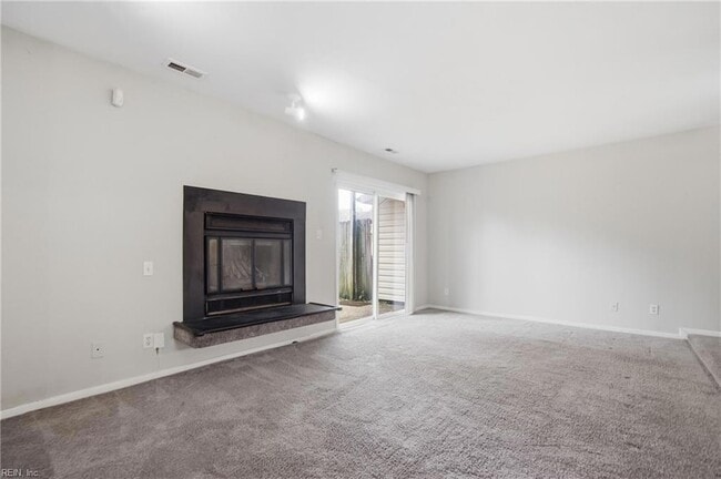 Building Photo - 710 Waters Dr