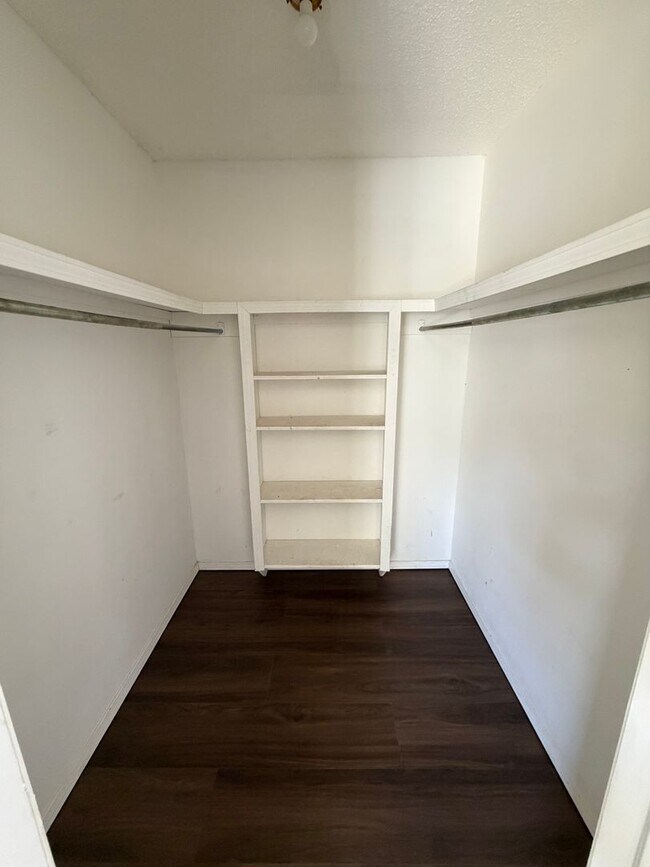 Building Photo - Spacious 4 Bed Home in Prime Claremore Location