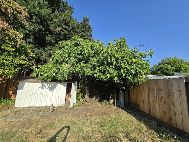 Building Photo - 934 Juanita Dr