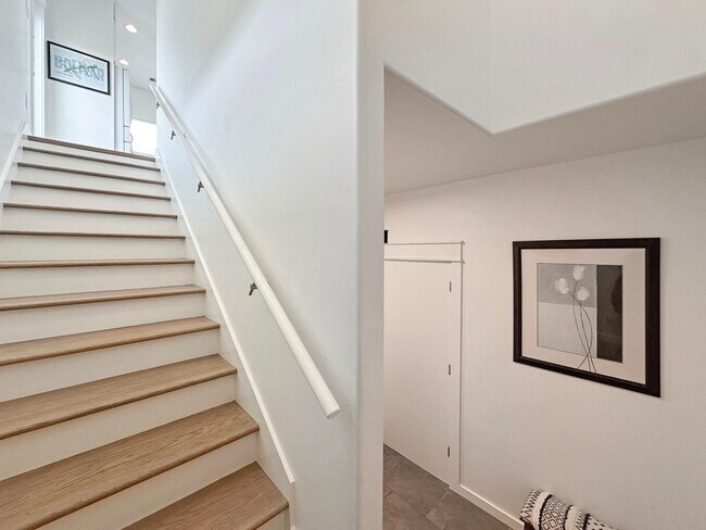 Building Photo - 2496 Gilmore