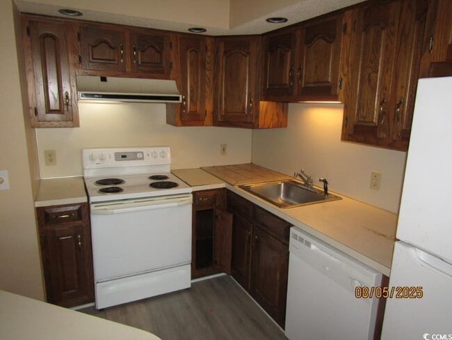 Building Photo - 4222 Pinehurst Cir