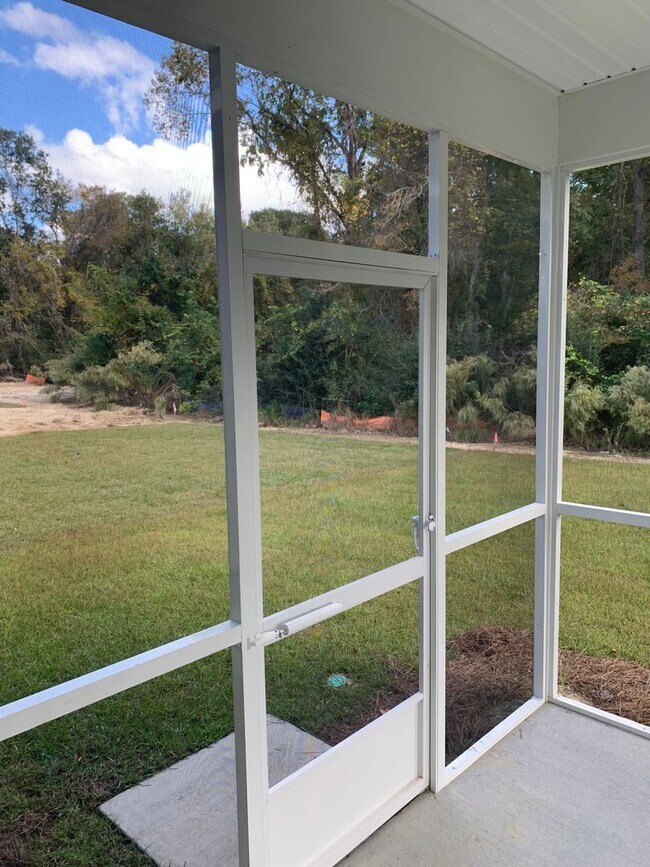 Building Photo - Modern Living in Windsor Hill