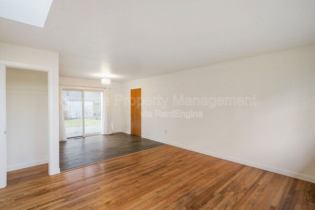 Building Photo - 8715 N Washburne Ave