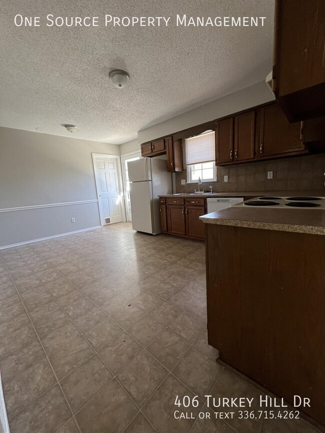 Building Photo - 406 Turkey Hill Dr