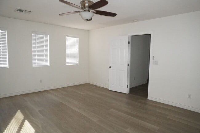 Building Photo - 4 Bedroom Home in Henderson NV!