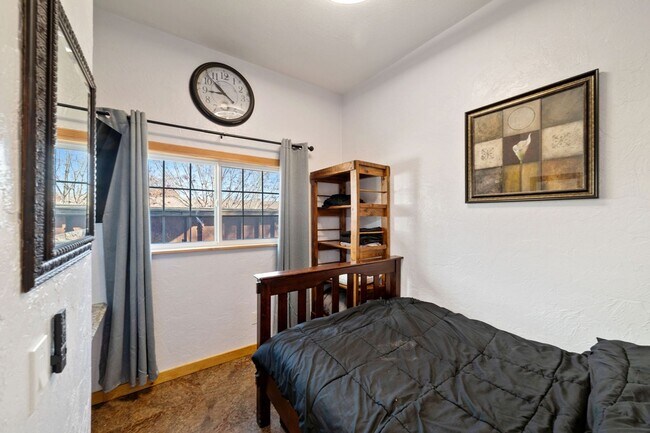 Building Photo - Charming 3 Bedroom Home Plus Casita
