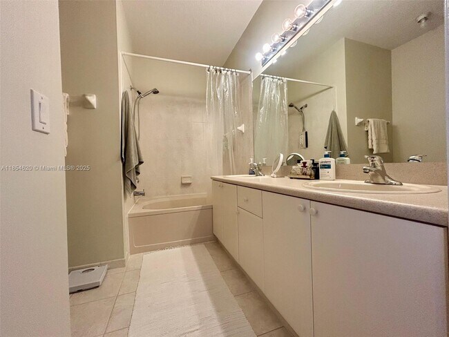 Building Photo - 1104 Shoma Dr