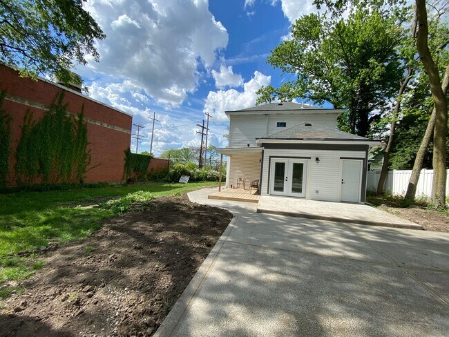Building Photo - Renovated House in the Old North!