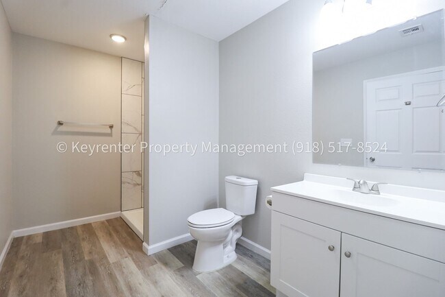 Building Photo - 4124 W 56th Pl