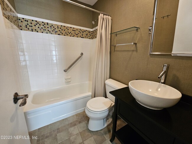 Building Photo - 120 Bermuda Ct