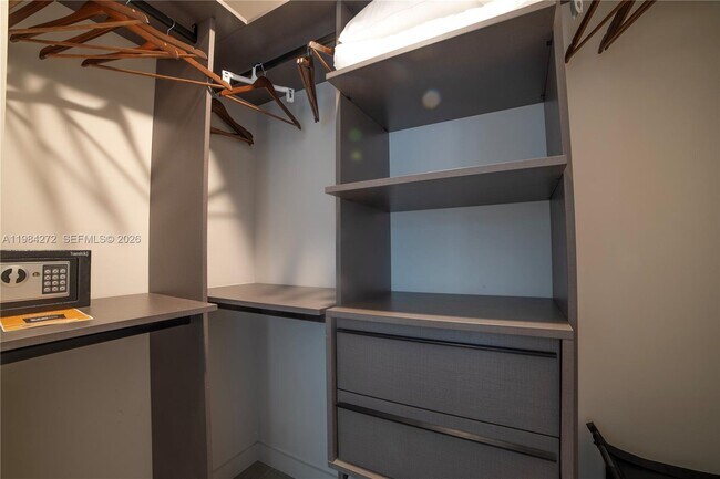 Building Photo - 11 NE 6th St