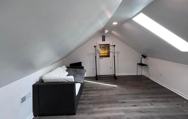 Building Photo - 4358 N Oak Park Ave