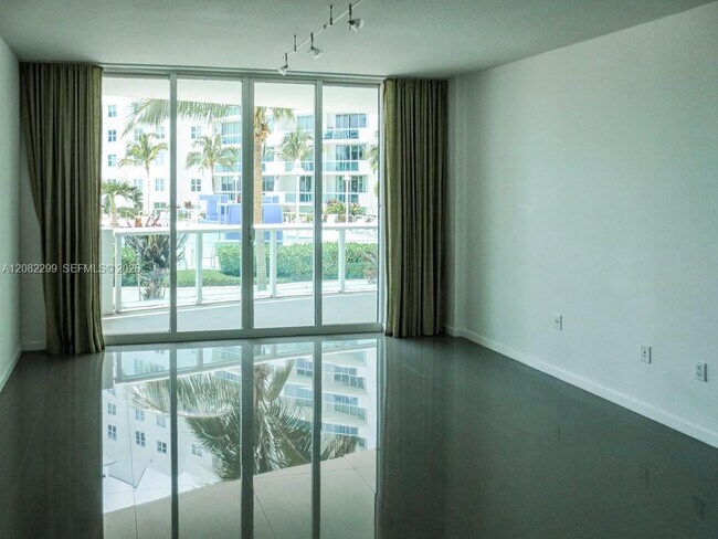 Building Photo - 7900 Harbor Island Dr