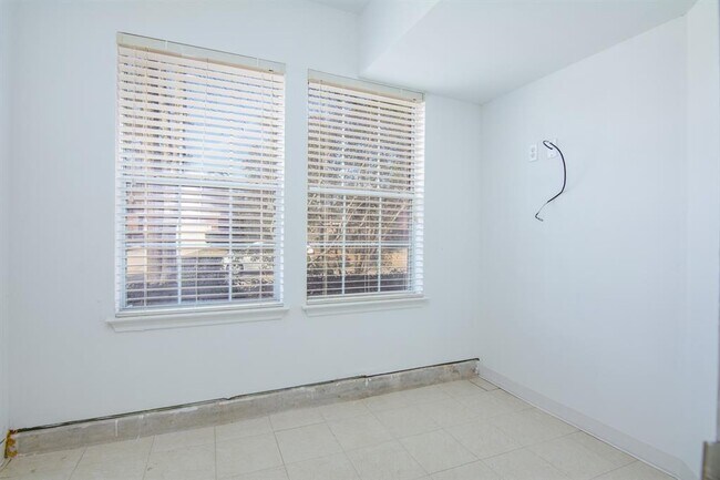 Building Photo - 51 N Regan Mead Cir