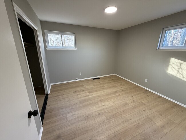 Building Photo - 4300 E 175th St