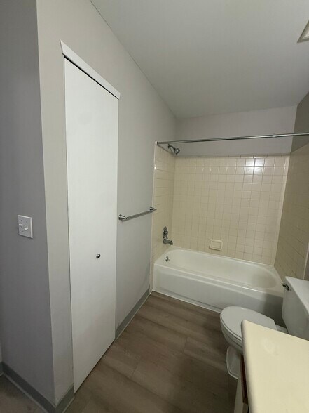 Building Photo - 1267 Oxford Manor Ct