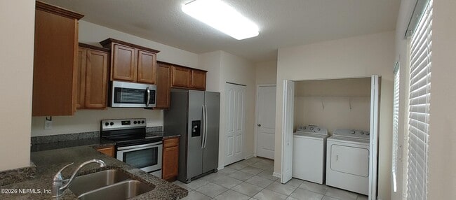 Building Photo - 643 Servia Dr