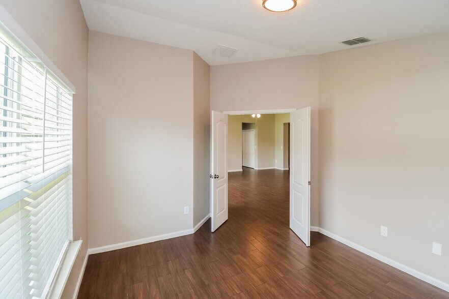Building Photo - 2630 Oak Haven Dr