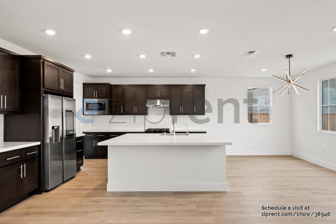 Building Photo - 7799 Lamplight Ct